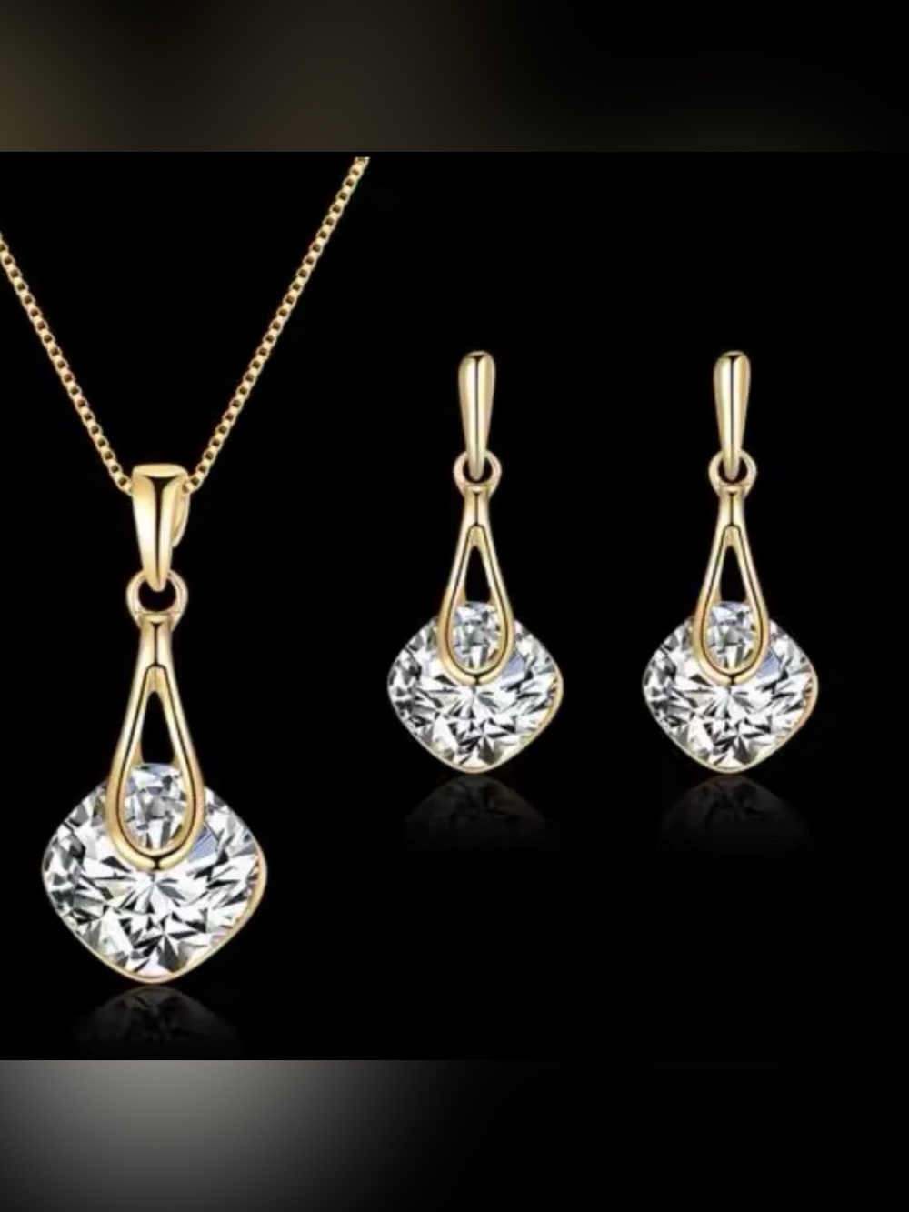 Classic Gold Teardrop Pendant Necklace - Cream Accent